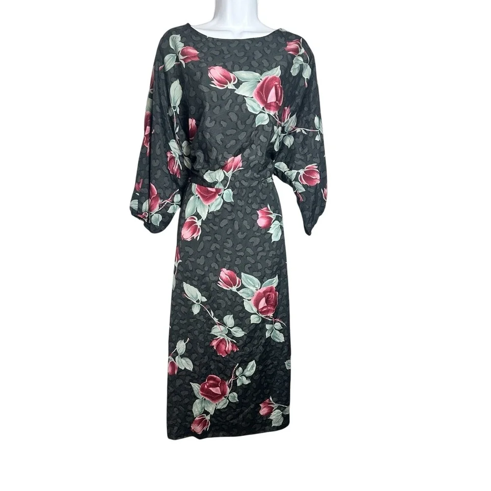 vintage diane von furstenberg dress 70s Green and Cream Paint Swirl she has a contrast belt that provides the versatility for the wearer. Silk mini dress